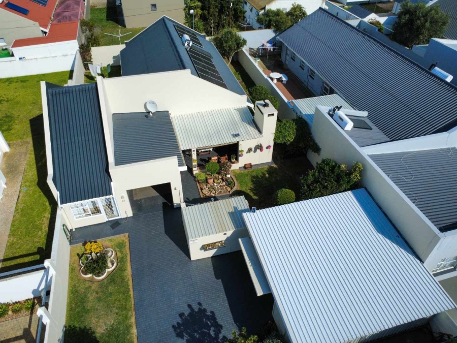 4 Bedroom Property for Sale in Stilbaai Wes Western Cape